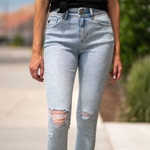 Kancan high rise skinny jeans.  Acid wash size 15